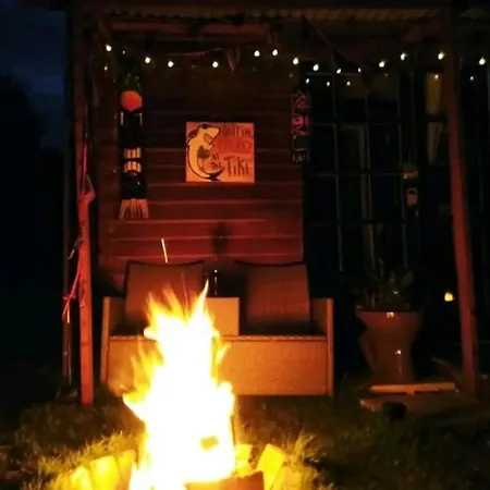 Treguth Glamping Unique Experience - Themed Huts Hotel Saint Day Exterior photo