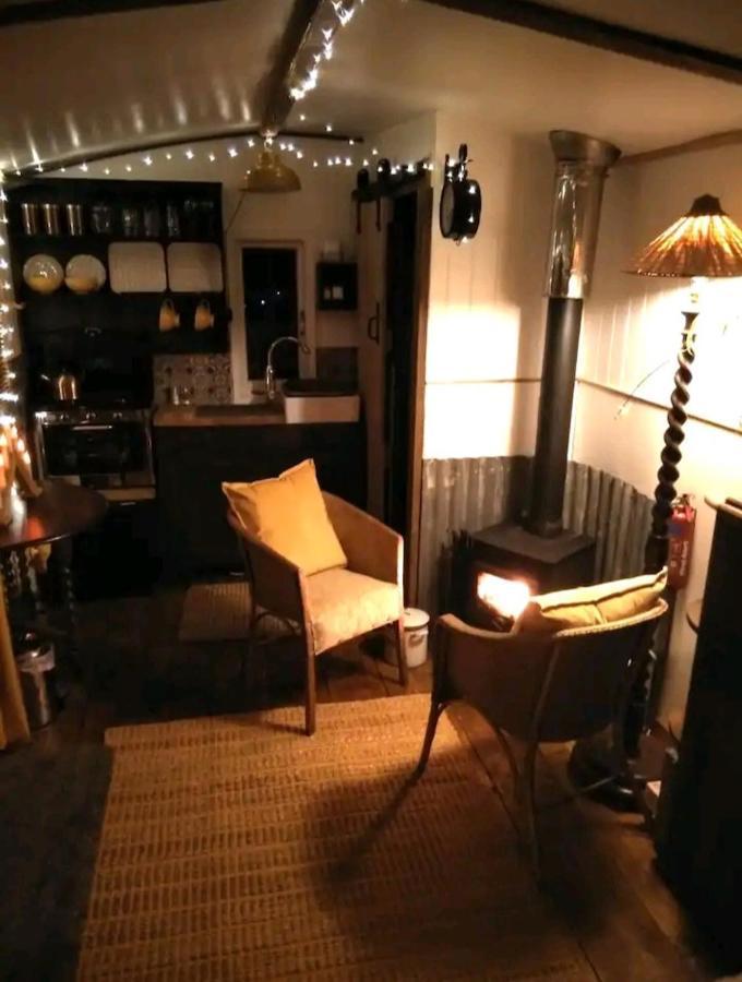Treguth Glamping Unique Experience - Themed Huts Campeggio *