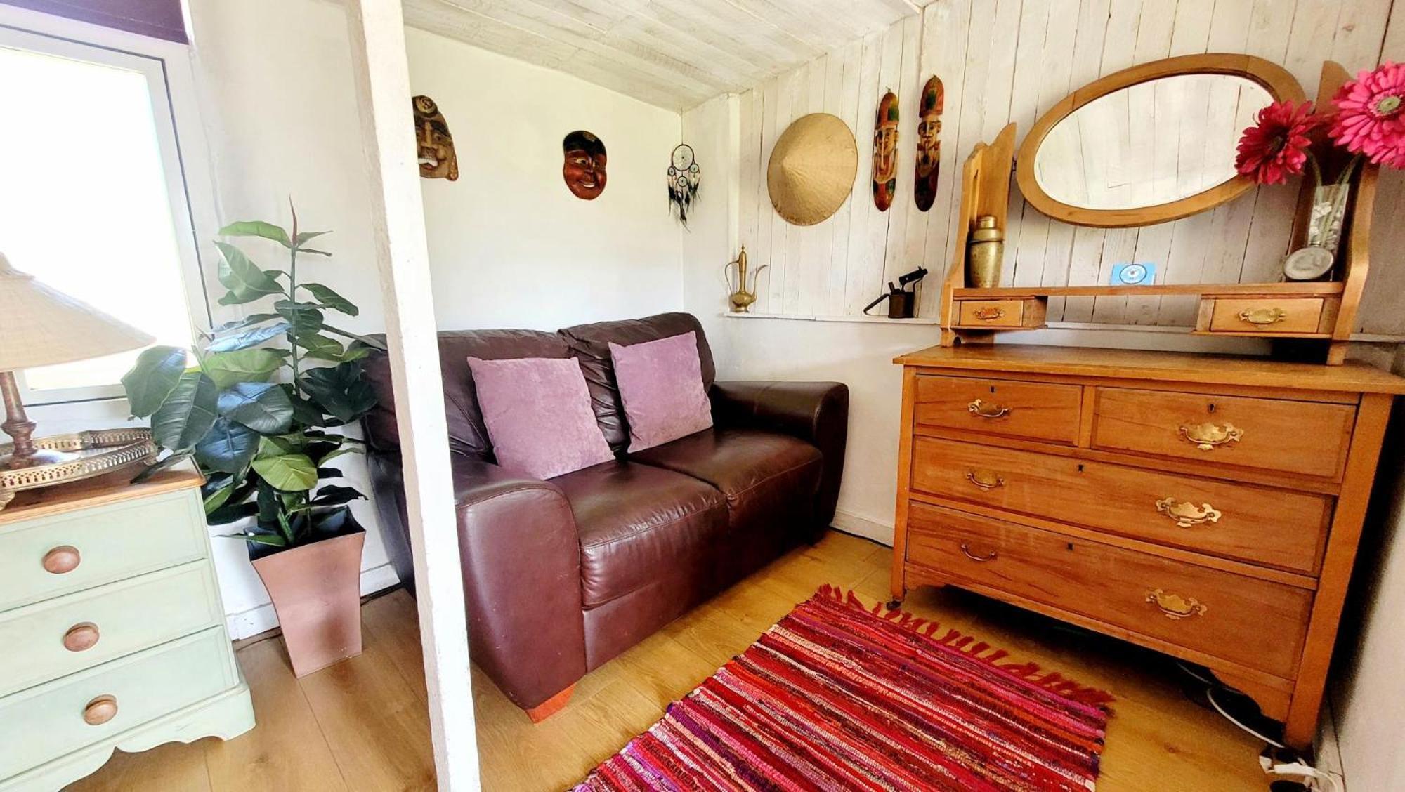 Treguth Glamping Unique Experience - Themed Huts * Saint Day