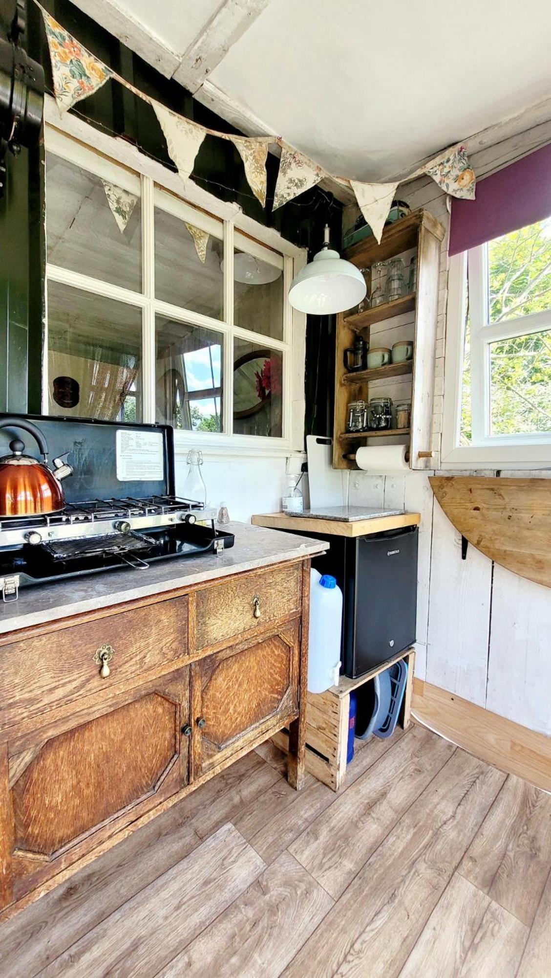 Treguth Glamping Unique Experience - Themed Huts *