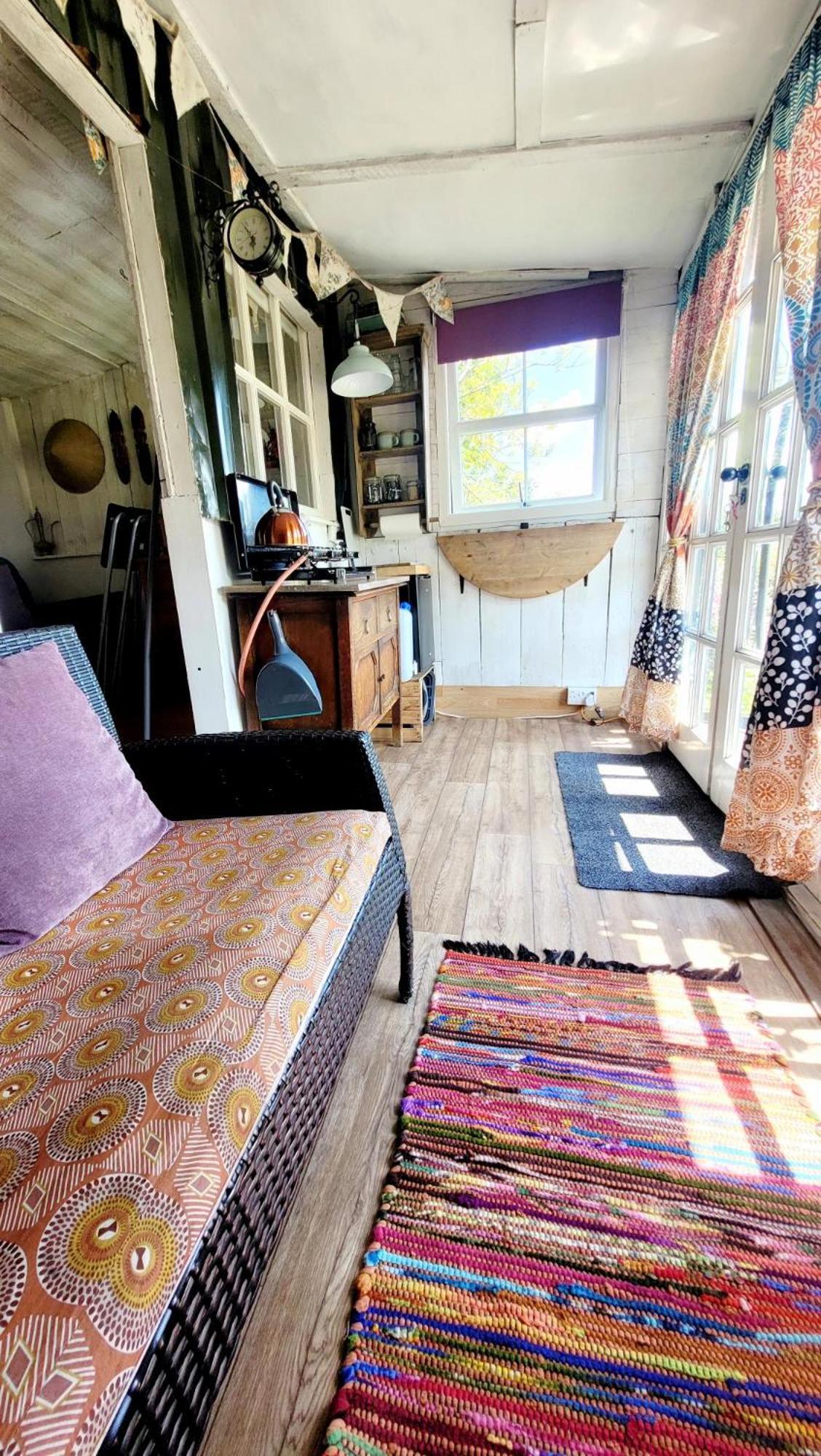 Treguth Glamping Unique Experience - Themed Huts * Saint Day