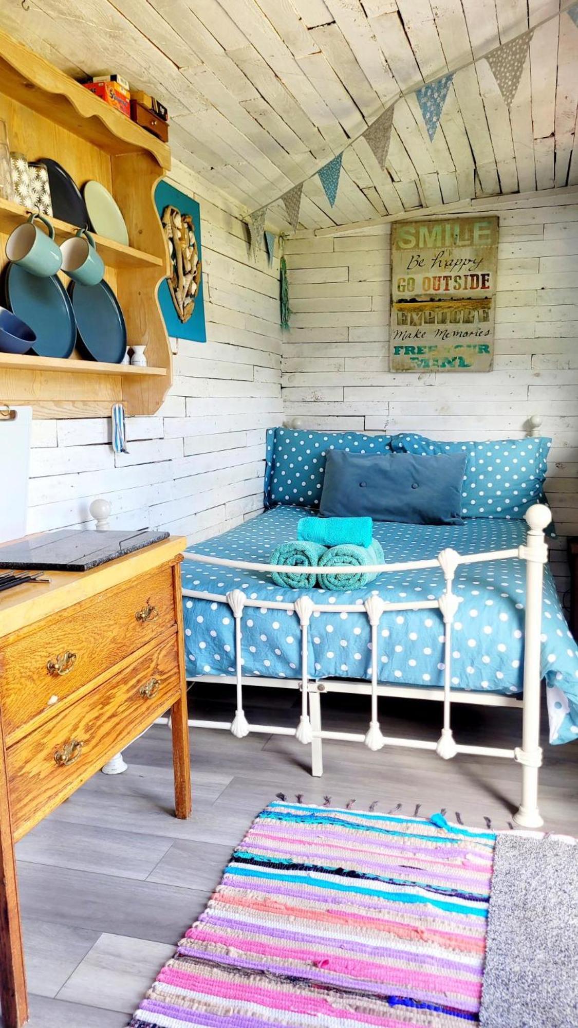 Treguth Glamping Unique Experience - Themed Huts *